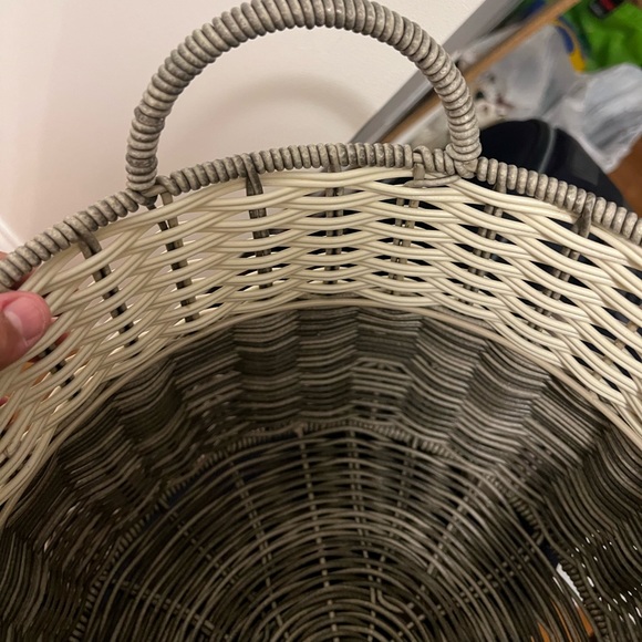 Strong vintage basket with handles - Picture 7 of 16